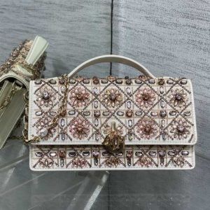 Dior-Tote-bag-with-elegant-design-White-01A-2