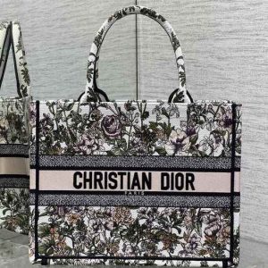Dior-Tote-bag-with-elegant-design-traits-Beige-01A-2