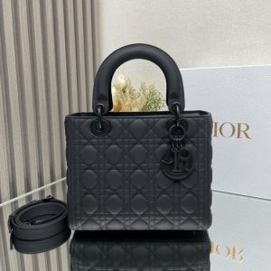 Dior-Tote-bag-with-elegant-design-traits-Black-01A