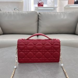 Dior-Tote-bag-with-elegant-design-traits-Red-01A