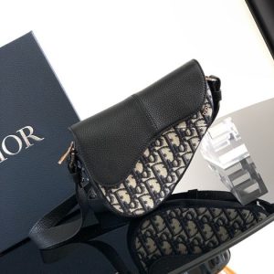 Dior-Tote-bag-with-elegant-features-Black-01A