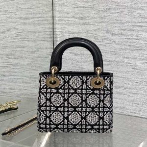 Dior-Tote-bag-with-elegant-features-Black-01A-2