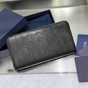 Dior-Tote-bag-with-minimalistic-design-Black-01A