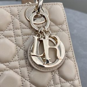 Dior-Tote-bag-with-modern-design-traits-Beige-01A