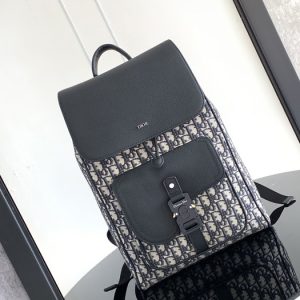 Dior-Tote-bag-with-modern-features-Black-01A