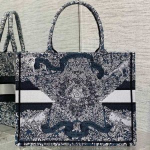 Dior-Tote-bag-with-structured-design-Navy-01A-3
