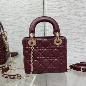 Dior-Tote-bag-with-stylish-accents-Burgundy-01A