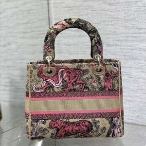 Dior-Tote-bag-with-stylish-design-traits-Beige-01A