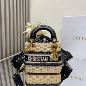 Dior-Tote-bag-with-stylish-features-Black-01A-12
