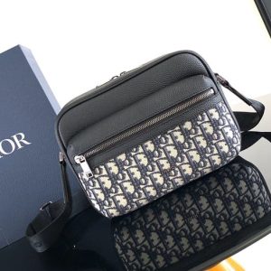 Dior-Tote-bag-with-stylish-features-Black-01A-13