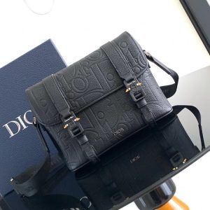 Dior-Tote-bag-with-stylish-features-Black-01A-16