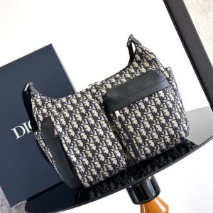 Dior-Tote-bag-with-stylish-features-Black-01A-2