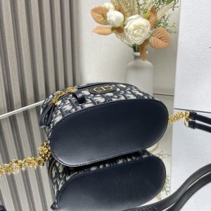 Dior-Tote-bag-with-stylish-features-Black-01A-7