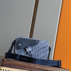 Dior-Tote-bag-with-stylish-features-Blue-01A