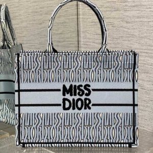 Dior-Tote-bag-with-stylish-traits-Black-01A-4