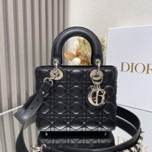 Dior-Tote-bag-with-stylish-traits-Black-01A-7