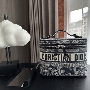 Dior-Tote-bag-with-stylish-traits-Navy-01A-9