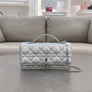 Dior-Tote-bag-with-stylish-traits-White-01A-4