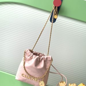 chanel_vanity_bag_with_chain