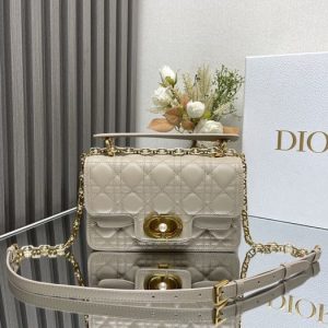 Dior-Tote-style-04-Beige-01A