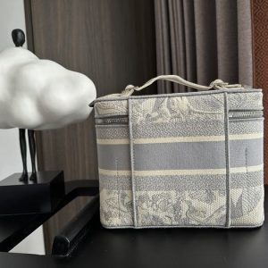 Dior-Tote-style-24-Grey-01A