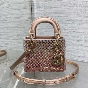 Dior-Tote-style-25-Beige-01A