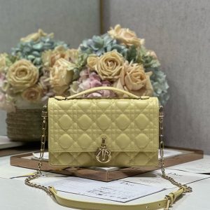 Dior-Tote-style-30-Beige-01A-2