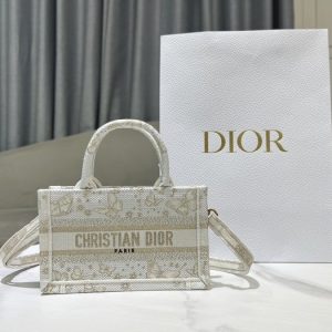 Dior-Tote-style-30-Beige-01A-3