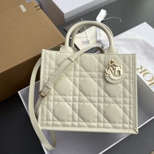 Dior-Tote-style-42-Beige-01A
