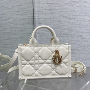 Dior-Tote-style-48-White-01A