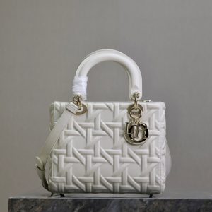Dior-Tote-style-50-White-01A