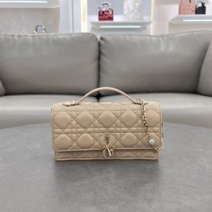 Dior-Tote-style-61-Beige-01A