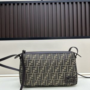 Fendi-Tote-with-stylish-design-traits-Brown-01A