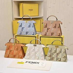 Fendi-Tote-with-stylish-features-Beige-01A