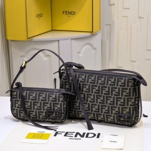 Fendi-Tote-with-stylish-features-Black-01A-3