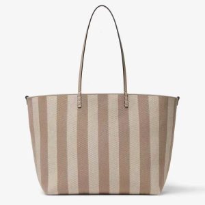 Fendi-Tote-with-stylish-features-Brown-01A-2