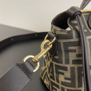 Fendi-Tote-with-stylish-features-Brown-01A-3