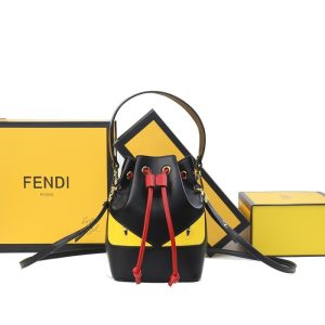 Fendi-Tote-with-stylish-traits-Black-01A