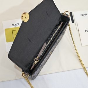 Fendi-Tote-with-stylish-traits-Black-01A-2