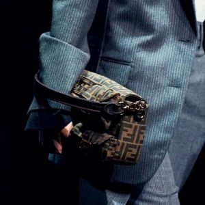 Fendi-Tote-with-stylish-traits-Brown-01A-3