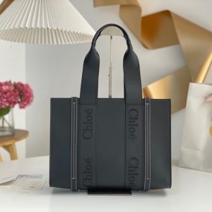 Chloe-Tote-bag-with-minimalist-design-Black-01A