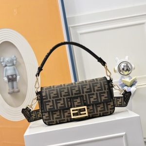 Fendi-Tote-Bag-with-stylish-traits-Brown-01A-2