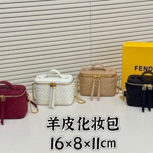 Fendi-Tote-bag-with-elegant-features-Black-01A