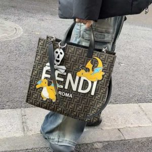 Fendi-Tote-bag-with-graphic-accents-Brown-01A