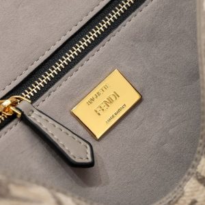 Fendi-Tote-bag-with-stylish-design-Navy-01A