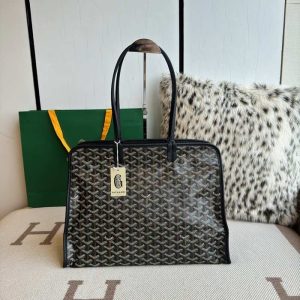 yupoo-BagTypeTote-Stylish-and-functional-tote-with-a-spacious-interior-Black-01A