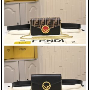 Fendi-Tote-bag-with-stylish-features-Black-01A-5