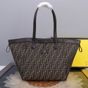 Fendi-Tote-bag-with-stylish-features-Brown-01A-2