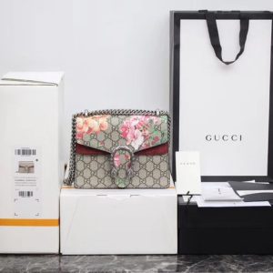 gucci-BagTypeTote-Canvas-Tote-bag-with-structured-features-Beige-01A