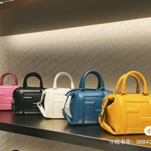 Fendi-Tote-bag-with-stylish-traits-Blue-01A